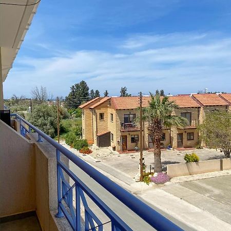 Summer Getaway: Stunning 1 Bedroom Apartment! Polis Exterior foto
