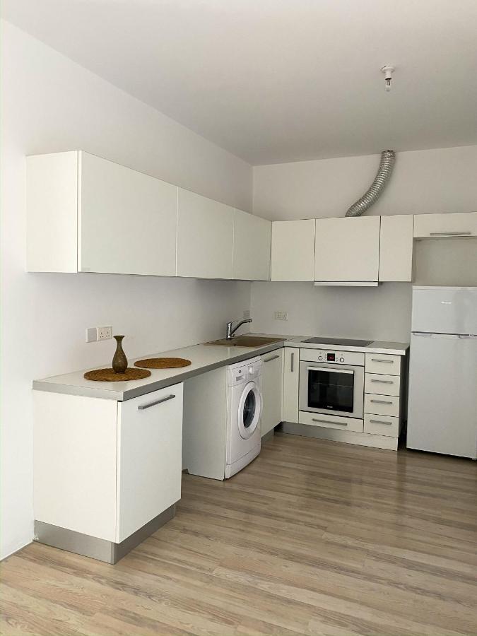 Summer Getaway: Stunning 1 Bedroom Apartment! Polis Exterior foto